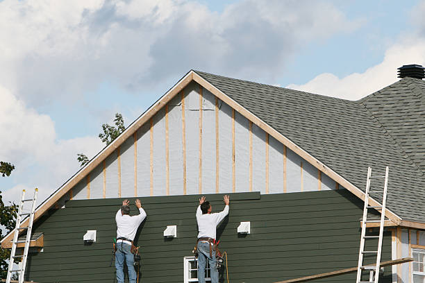 Professional Siding technician working in Nokesville, VA
